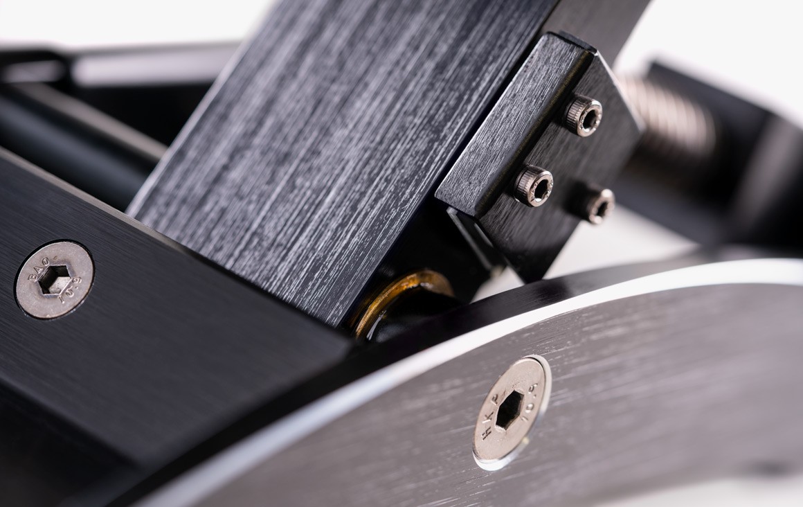 Contactless Hall sensors with 12-bit resolution.